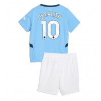 Maglie da calcio Manchester City Jack Grealish #10 Prima Maglia Bambino 2024-25 Manica Corta (+ Pantaloni corti)